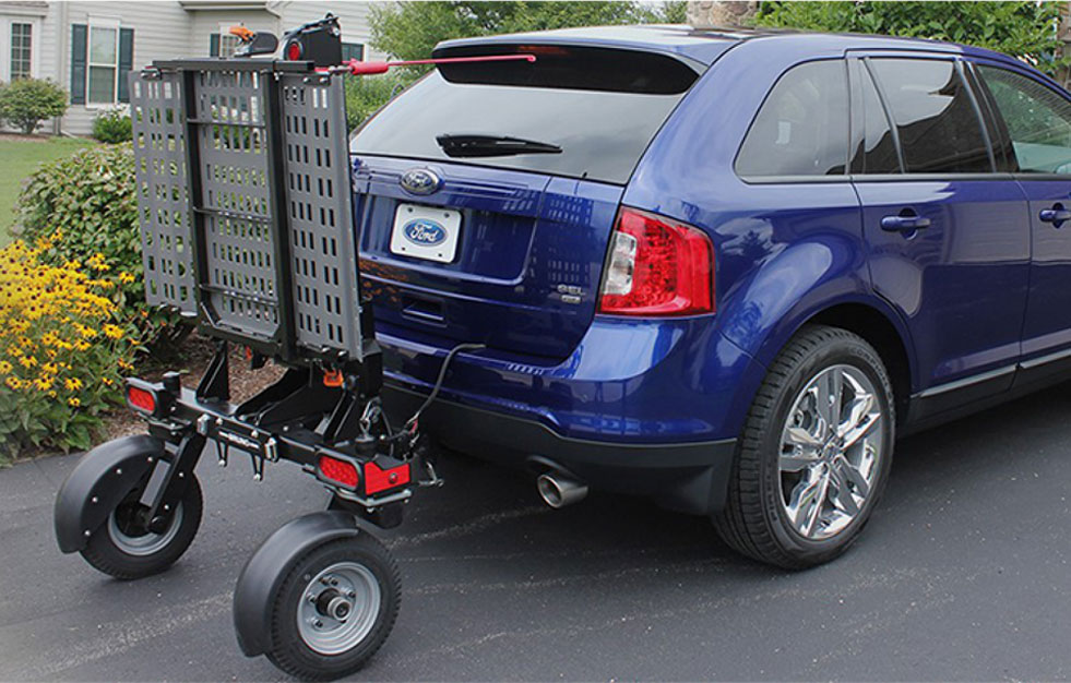 A chair lift attached to the back of a Ford Focus.